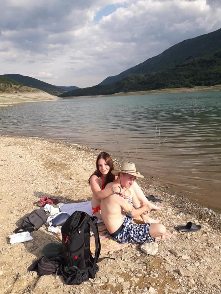 Zavojsko Jezero Pirot - Smestaj Manic Guest House Gostusa Ngoại thất bức ảnh